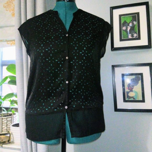 Vince Camuto Short-Sleeved Cutout Detail Blouse Sz S - Picture 2 of 15